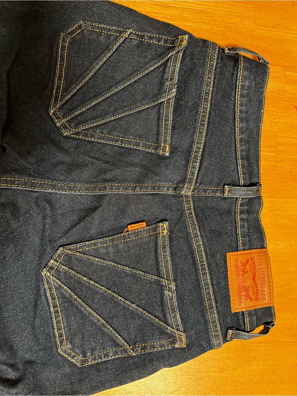 Women Levi's dark blue Denim Jeans